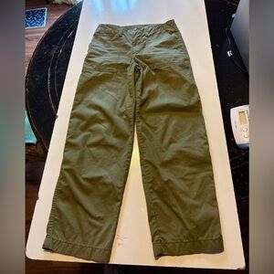 Levi's Baggy Green Cotton Cargo Pants Straight Leg Women’s Size 24 Short Inseam
